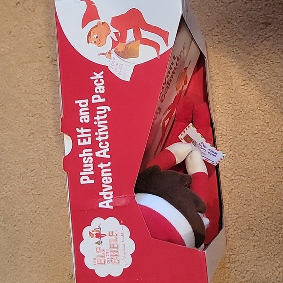 Elf on the Shelf "Plush Elf and Advent Activity Pack" Female doll & calendar - Picture 6 of 7